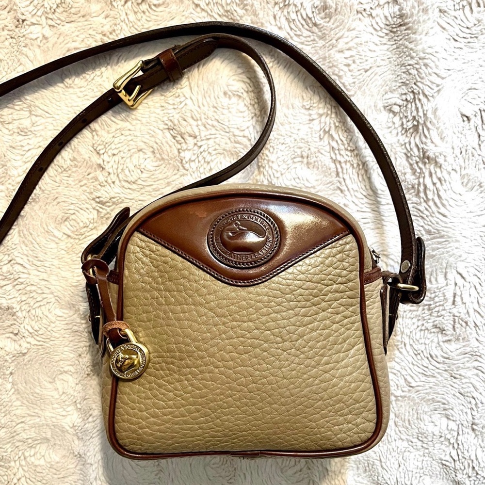 Dooney & Bourke R768 Vintage Camera Bag - Picture 2 of 12